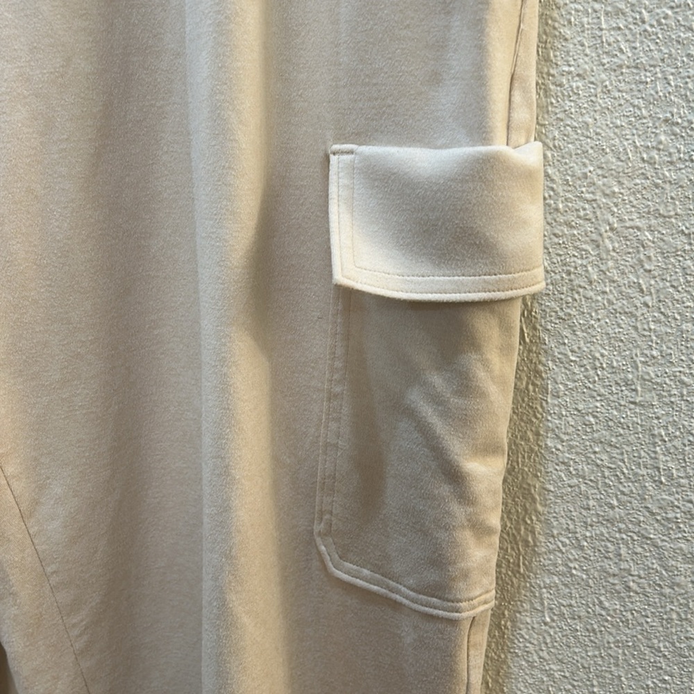 Vuori Joggers Size Large - Picture 9 of 16